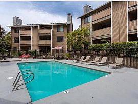 Charming 2 Bedroom 2 Bathroom Home in Lake Oswego, OR (Photo 3 of 12)