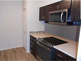 Charming 2 Bedroom 2 Bathroom Home in Lake Oswego, OR (Photo 4 of 12)