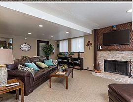 Charming 2 Bedroom 2 Bathroom Home in Lake Oswego, OR (Photo 6 of 12)