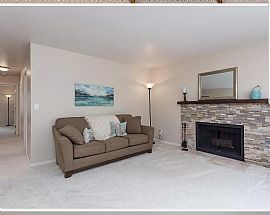 Charming 2 Bedroom 2 Bathroom Home in Lake Oswego, OR (Photo 8 of 12)