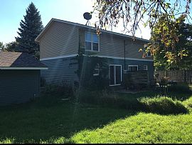 Charming 2 Bedroom 1 Bathroom Home in Saint Paul, MN (Photo 2 of 9)