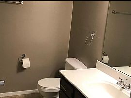 Charming 2 Bedroom 1 Bathroom Home in Saint Paul, MN (Photo 4 of 9)
