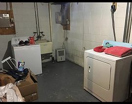 Charming 2 Bedroom 1 Bathroom Home in Saint Paul, MN (Photo 9 of 9)