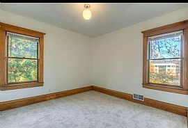 Charming 3 Bedroom 1.5 Bathroom Home in Saint Paul, MN (Photo 2 of 8)