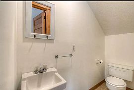 Charming 3 Bedroom 1.5 Bathroom Home in Saint Paul, MN (Photo 4 of 8)