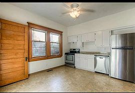 Charming 3 Bedroom 1.5 Bathroom Home in Saint Paul, MN (Photo 6 of 8)