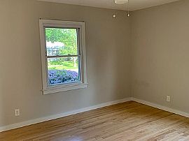 524 N 98th St, Wauwatosa, Wi 53226 in Wauwatosa, WI (Photo 2 of 7)