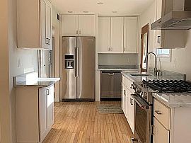 524 N 98th St, Wauwatosa, Wi 53226 in Wauwatosa, WI (Photo 3 of 7)