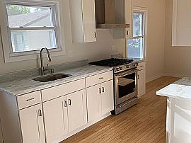 524 N 98th St, Wauwatosa, Wi 53226 in Wauwatosa, WI (Photo 4 of 7)