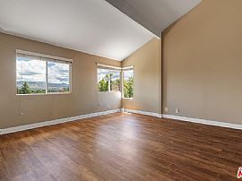 Charming 4bedroom  House Rent in Granada Hills, CA (Photo 5 of 7)