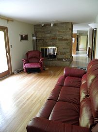 Water Front 4 Bed Single Family Home in Milwaukee, WI (Photo 4 of 8)