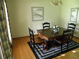 Water Front 4 Bed Single Family Home in Milwaukee, WI (Photo 5 of 8)