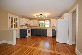 Charming 3bedroom House Rent in Yarmouth, ME (Photo 2 of 4)