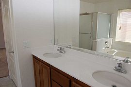 3 Beds, 2 Baths Captivating Single Family Residence in Las Vegas, NV (Photo 5 of 8)
