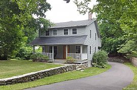 44 E Main St, Salisbury, Ct 06068 in Salisbury, CT