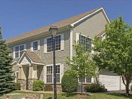 Check Out! Townhouse For Rent in Apple Valley, MN