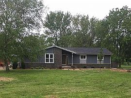 N60w39575 Mary Ln, Oconomowoc, Wi 53066 in Oconomowoc, WI