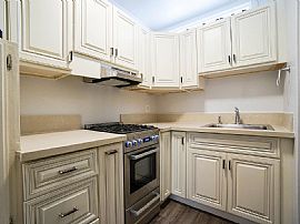 Comfortable Home in Los Angeles, CA (Photo 3 of 5)