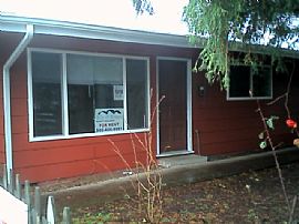 Clean apt within a  6 plex w/ courtyard in Beaverton, OR (Photo 2 of 4)