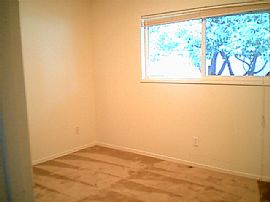 Clean apt within a  6 plex w/ courtyard in Beaverton, OR (Photo 3 of 4)