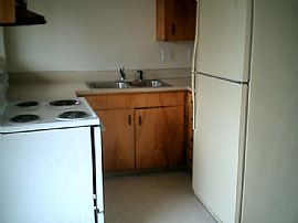 Clean apt within a  6 plex w/ courtyard in Beaverton, OR (Photo 4 of 4)
