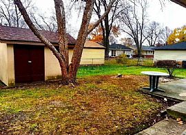 3 Bd, 2 Ba, 1,375 Sqft in Elk Grove Village, IL (Photo 2 of 12)