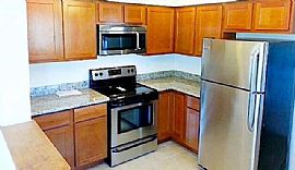 3 Bd, 2 Ba, 1,375 Sqft in Elk Grove Village, IL (Photo 3 of 12)