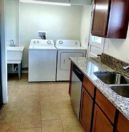 3 Bd, 2 Ba, 1,375 Sqft in Elk Grove Village, IL (Photo 5 of 12)