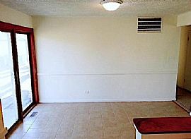 3 Bd, 2 Ba, 1,375 Sqft in Elk Grove Village, IL (Photo 7 of 12)