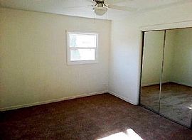 3 Bd, 2 Ba, 1,375 Sqft in Elk Grove Village, IL (Photo 9 of 12)