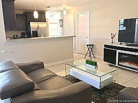 311 Sw 100th Ave, Pembroke Pines, Fl 33025 in Pembroke Pines, FL (Photo 6 of 12)