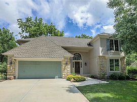 Beautiful 4 Bedroom, 4.5 Bath Home in Leawood, KS