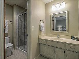 Beautiful 4 Bedroom, 4.5 Bath Home in Leawood, KS (Photo 4 of 12)