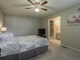 Beautiful 4 Bedroom, 4.5 Bath Home in Leawood, KS (Photo 5 of 12)