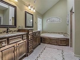 Beautiful 4 Bedroom, 4.5 Bath Home in Leawood, KS (Photo 9 of 12)