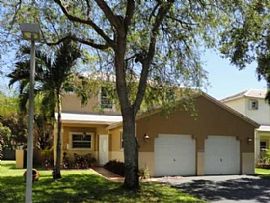 121 Nw 207th Ave, Pembroke Pines, Fl 33029 in Pembroke Pines, FL
