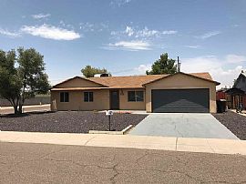 Charming 3 Bedroom Home in Phoenix, AZ