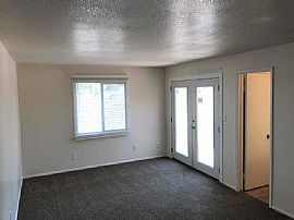 Charming 3 Bedroom Home in Phoenix, AZ (Photo 10 of 12)