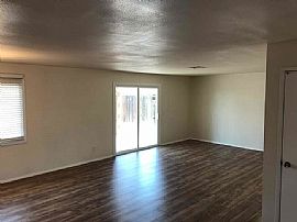 Charming 3 Bedroom Home in Phoenix, AZ (Photo 2 of 12)