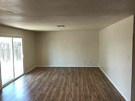 Charming 3 Bedroom Home in Phoenix, AZ (Photo 3 of 12)