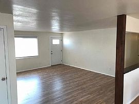 Charming 3 Bedroom Home in Phoenix, AZ (Photo 4 of 12)