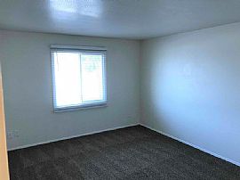 Charming 3 Bedroom Home in Phoenix, AZ (Photo 8 of 12)