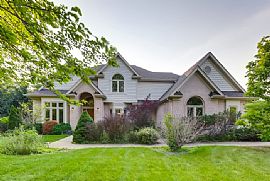 6556 Glenwood Dr in Saint Charles, IL