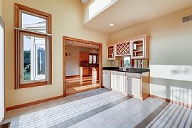 6556 Glenwood Dr in Saint Charles, IL (Photo 3 of 7)