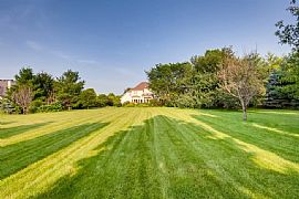 6556 Glenwood Dr in Saint Charles, IL (Photo 7 of 7)