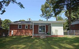 Perfection! Stylishly Remodeled Ranch Close to Downtown in Raleigh, NC (Photo 2 of 8)