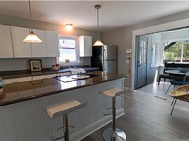 4 Harborview Pl, Bridgeport, Ct 06605 in Bridgeport, CT (Photo 3 of 7)