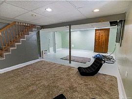 4 Harborview Pl, Bridgeport, Ct 06605 in Bridgeport, CT (Photo 6 of 7)