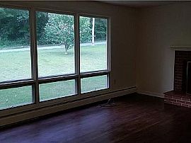 19 Pautipaug Hill Rd, North Franklin, Ct 06254 in North Franklin, CT (Photo 4 of 6)