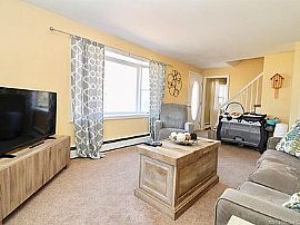 20 Village Dr, Ledyard, Ct 06339 in Ledyard, CT (Photo 4 of 12)